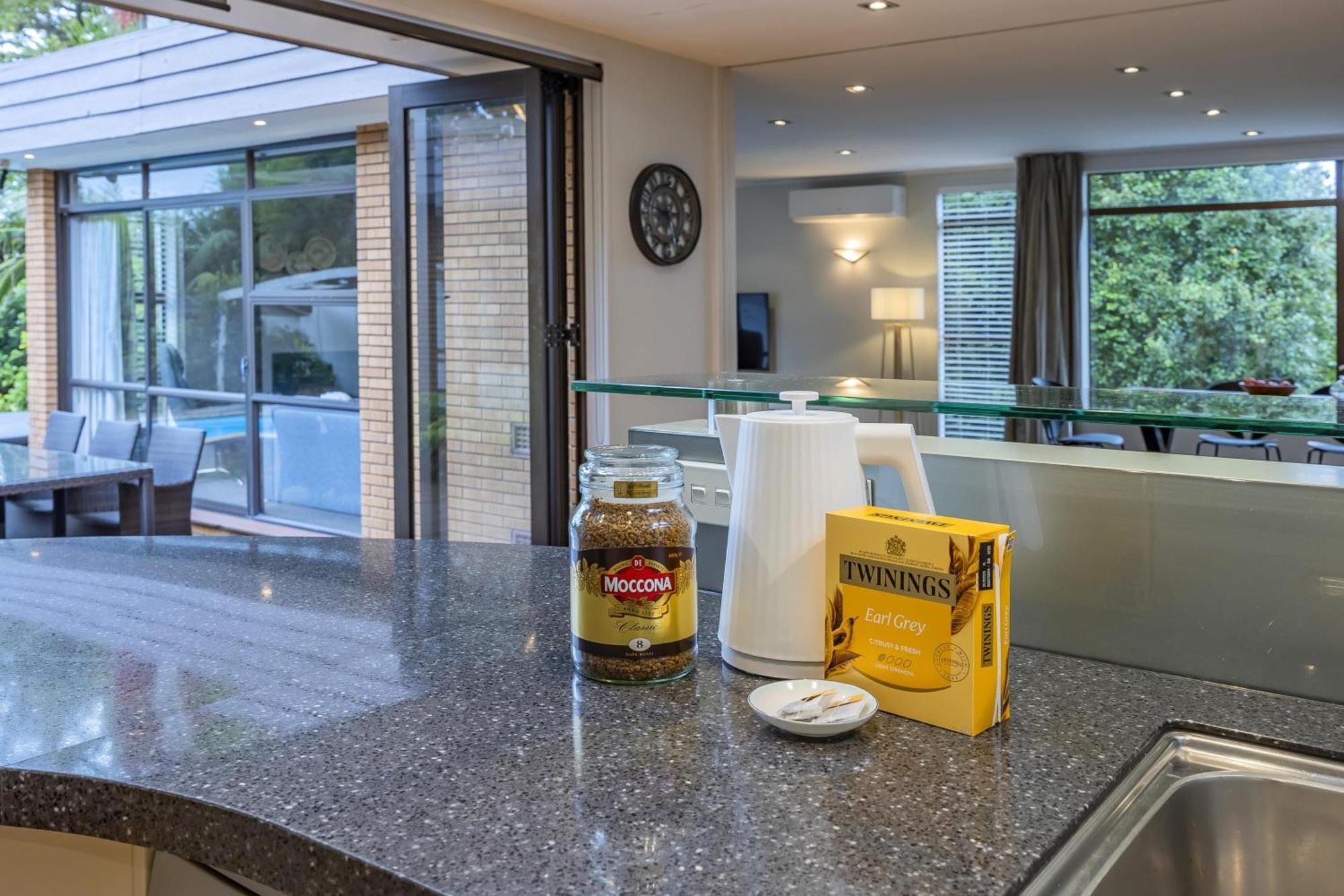 Entire House With Pool, Spa Auckland Buitenkant foto
